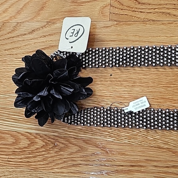 NWT Free People Royce Flower Choker with Crystal Rhinestones Black Center Flower - Picture 4 of 10